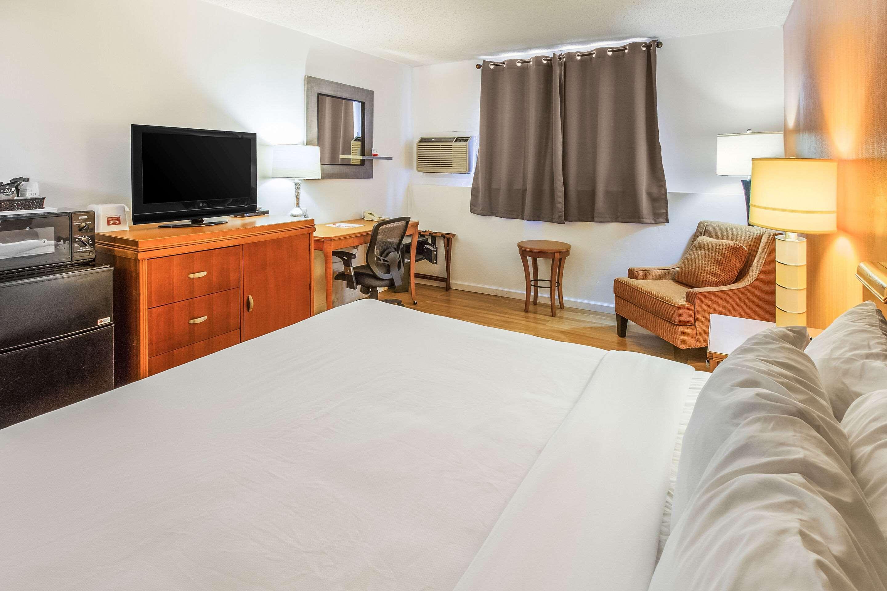 Econo Lodge Alliance Extérieur photo